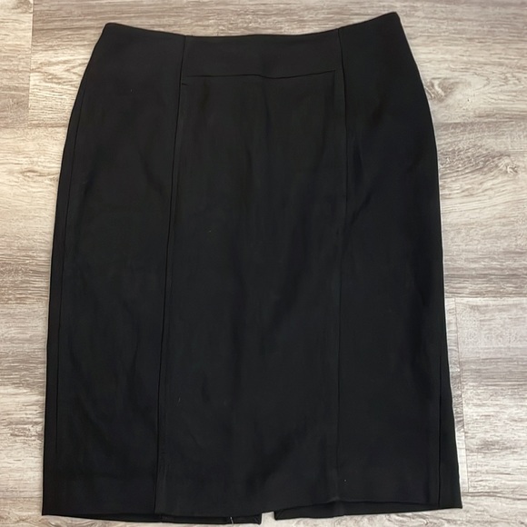 LOFT Black Knee Length Zip Back Stretchy Skirt Size 6 - Picture 3 of 11